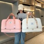 Luxurious Oversized Duffel Bag - Stylish & Durable with Waterproof Compartment, Multi-Functional Carry